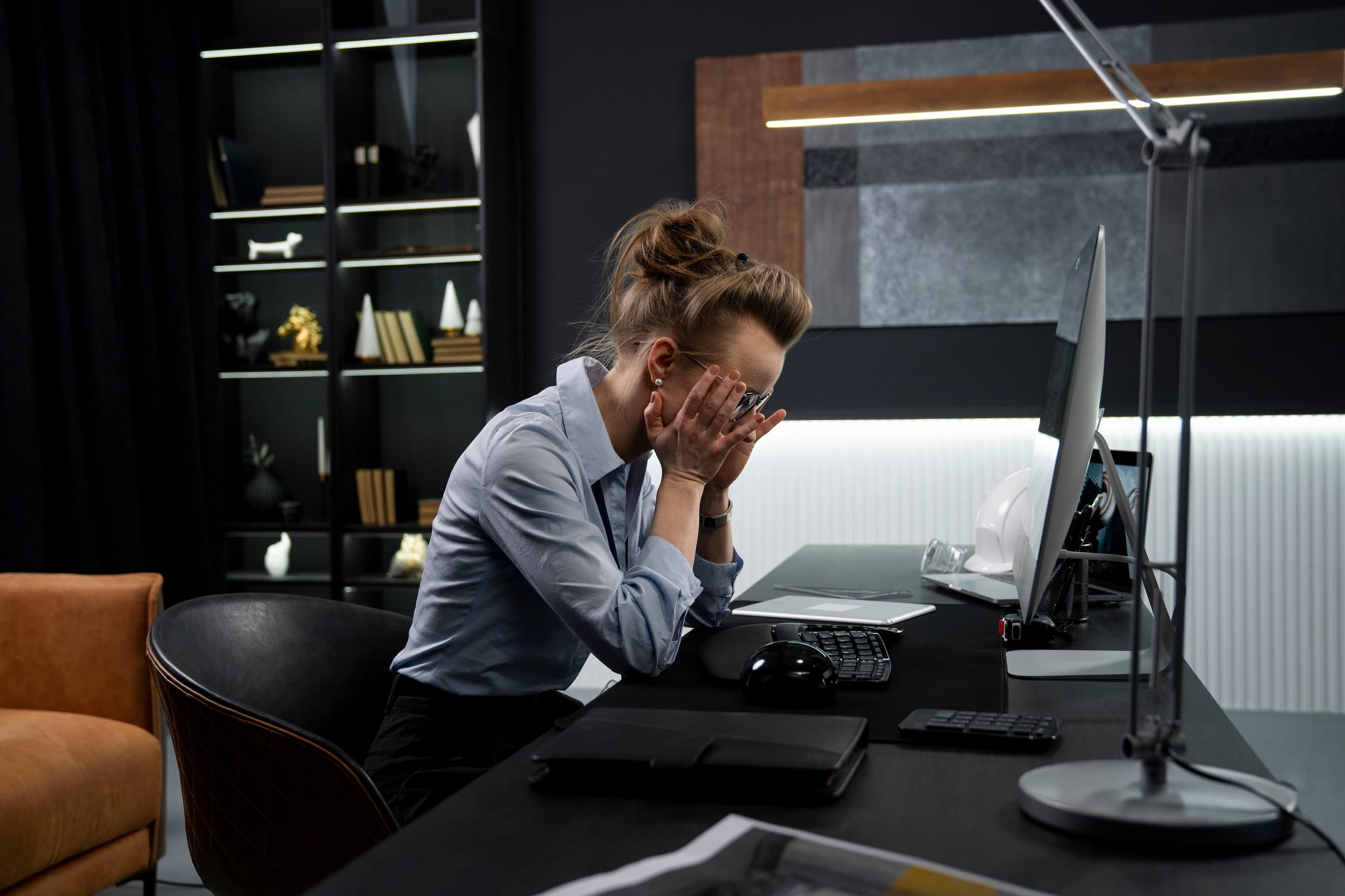 6 estrategias para combatir la soledad en el trabajo