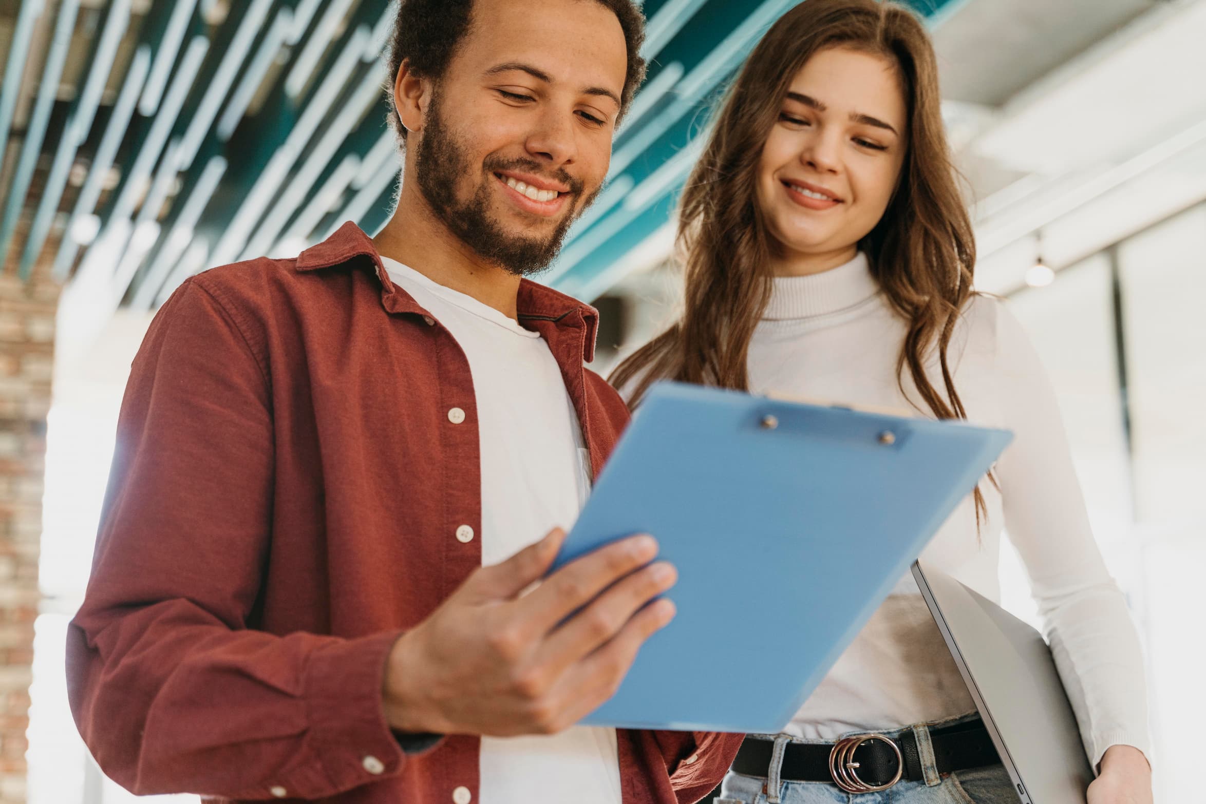 Cómo las encuestas de compromiso de los empleados pueden mejorar la retención del talento